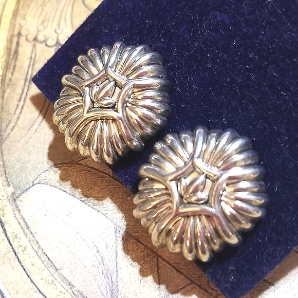 VTG Oscar de la Renta Floral Spray Clip on Earrings White Gold Plated - Picture 7 of 8